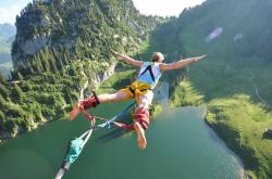 雄鹿不断突破！，萨拉赫连续十二场比赛得分超过出色发挥赛场气氛高涨